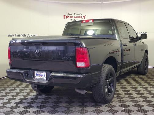 Brilliant Black Crystal Pearlcoat 2018 RAM 1500 Big Horn