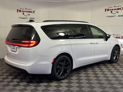 2026 Chrysler Pacifica L