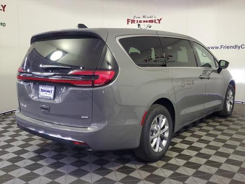 2025 Chrysler Pacifica L