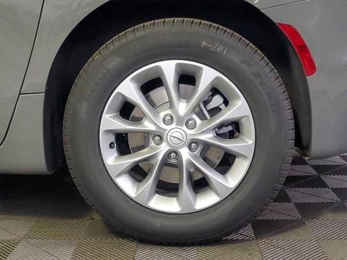 2025 Chrysler Pacifica L