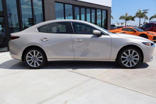 Platinum 2026 Mazda Mazda3 FWD w/Preferred Package