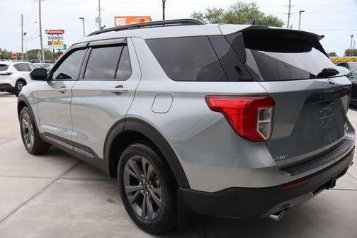 Iconic Silver Metallic 2023 Ford Explorer XLT