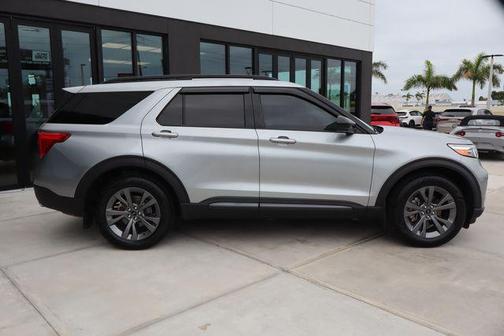Iconic Silver Metallic 2023 Ford Explorer XLT