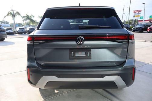 Platinum Gray Metallic 2025 Volkswagen Tiguan 2.0T SE