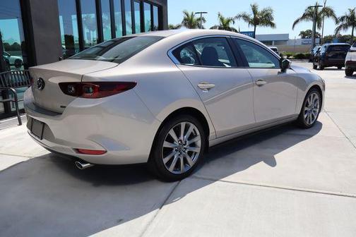 Platinum Quartz Metallic 2025 Mazda Mazda3 FWD w/Preferred Package