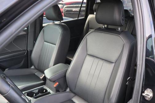 Deep Black 2023 Volkswagen Tiguan 2.0T SE R-Line Black