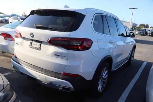 Alpine White 2023 BMW X5 PHEV xDrive45e
