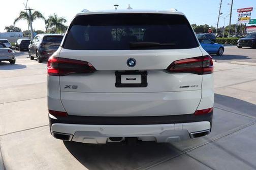 Alpine White 2023 BMW X5 PHEV xDrive45e