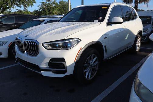 Alpine White 2023 BMW X5 PHEV xDrive45e