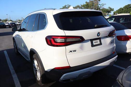 Alpine White 2023 BMW X5 PHEV xDrive45e