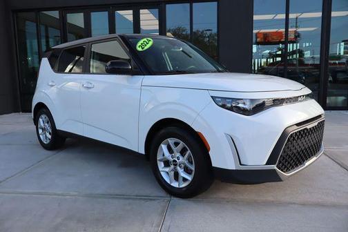 Clear White/Black Roof 2024 Kia Soul S