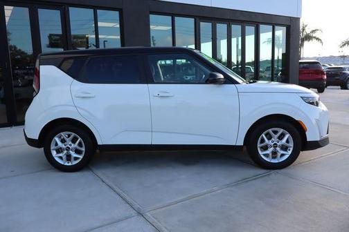 Clear White/Black Roof 2024 Kia Soul S