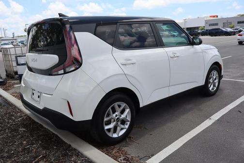 Clear White/Black Roof 2024 Kia Soul S