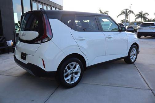 Clear White/Black Roof 2024 Kia Soul S