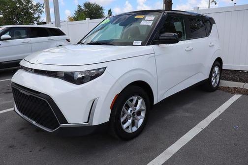 Clear White/Black Roof 2024 Kia Soul S