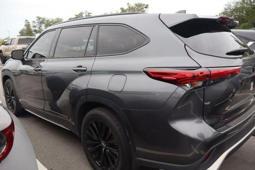 Magnetic Gray Metallic 2023 Toyota Highlander XSE