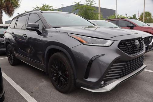 Magnetic Gray Metallic 2023 Toyota Highlander XSE