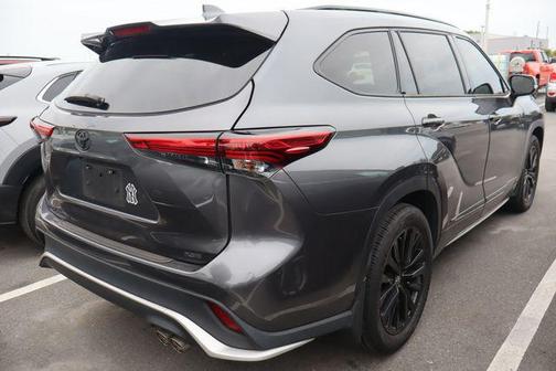 Magnetic Gray Metallic 2023 Toyota Highlander XSE