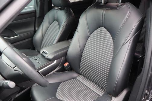 Magnetic Gray Metallic 2023 Toyota Highlander XSE