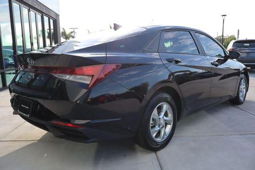 Onyx Black 2023 Hyundai ELANTRA SE