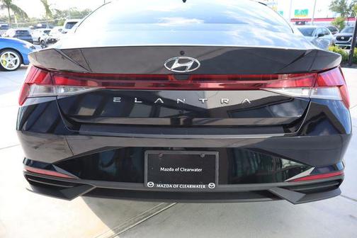 Onyx Black 2023 Hyundai ELANTRA SE