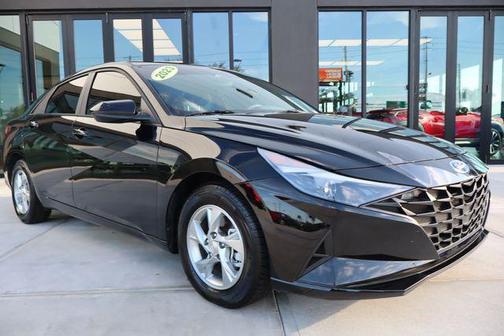 Onyx Black 2023 Hyundai ELANTRA SE