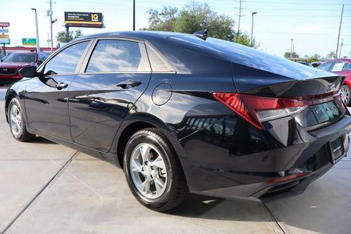 Onyx Black 2023 Hyundai ELANTRA SE
