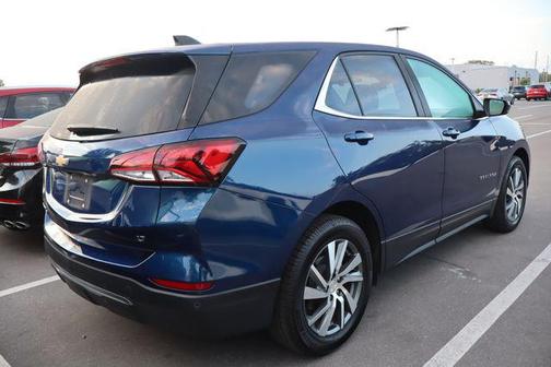 Blue Glow Metallic 2022 Chevrolet Equinox 1LT