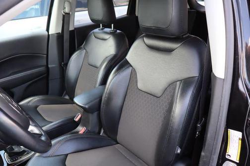 Diamond Black Crystal Pearlcoat 2020 Jeep Compass Latitude