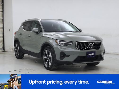 2023 Volvo XC40 B5 Plus Dark Theme