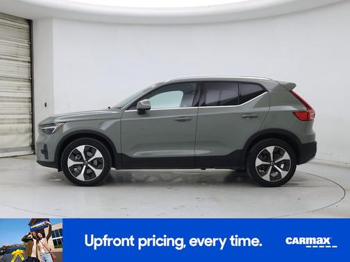 2023 Volvo XC40 B5 Plus Dark Theme