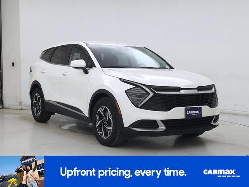 White 2025 Kia Sportage LX