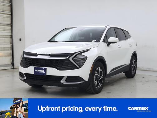 White 2025 Kia Sportage LX