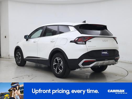 White 2025 Kia Sportage LX