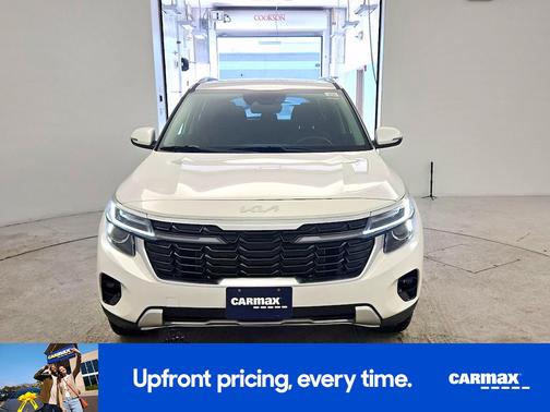 White 2024 Kia Seltos EX