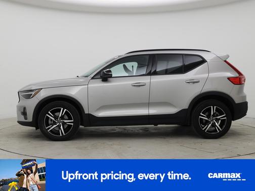 2023 Volvo XC40 B5 Plus Bright Theme