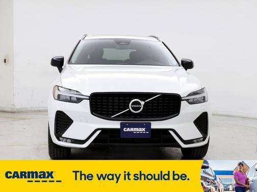 2023 Volvo XC60 B5 Plus Dark Theme