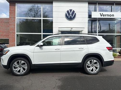 Pure White 2022 Volkswagen Atlas 3.6 SE w/ Technology