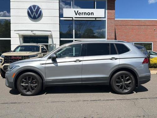 Pyrite Silver Metallic 2024 Volkswagen Tiguan 2.0T SE
