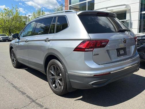 Pyrite Silver Metallic 2024 Volkswagen Tiguan 2.0T SE
