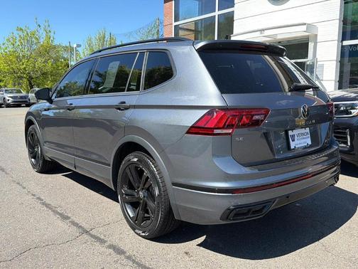Platinum Gray Metallic 2024 Volkswagen Tiguan 2.0T SE R-Line Black