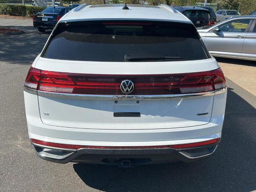 Pure White 2025 Volkswagen Atlas Cross Sport 2.0T SE w/ Technology