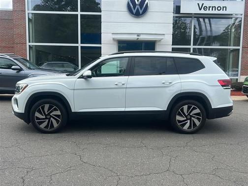 Pure White 2024 Volkswagen Atlas 2.0T SE