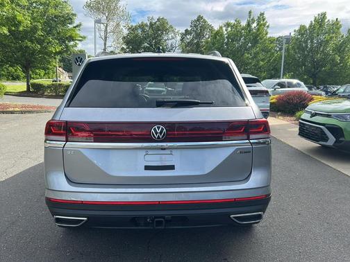 Silver Mist Metallic 2026 Volkswagen Atlas 2.0T SE w/ Technology