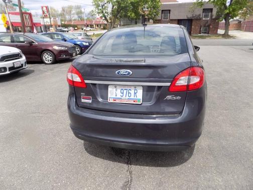 Blue Candy Metallic 2013 Ford Fiesta SE