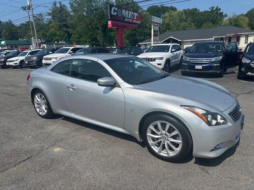 2015 INFINITI Q60 Base