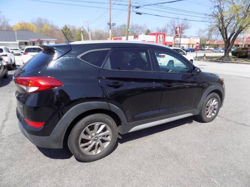 2017 Hyundai TUCSON SE