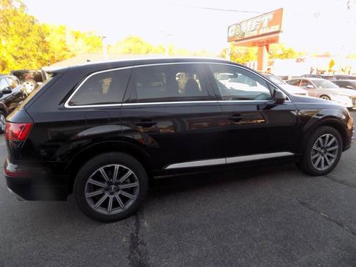 2019 Audi Q7 55 Premium Plus