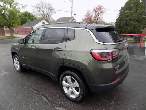 Olive Green Pearl 2019 Jeep Compass Latitude