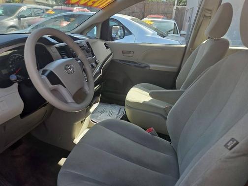 2014 Toyota Sienna L
